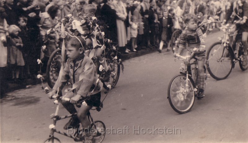 Jugend mit Fahrrad.jpg